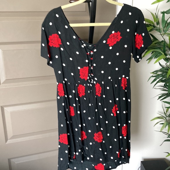 ⭐️loose tie back rose printed dress⭐️ - Picture 2 of 2